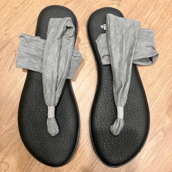 Sanuk fabric sandals! - Picture 4 of 8